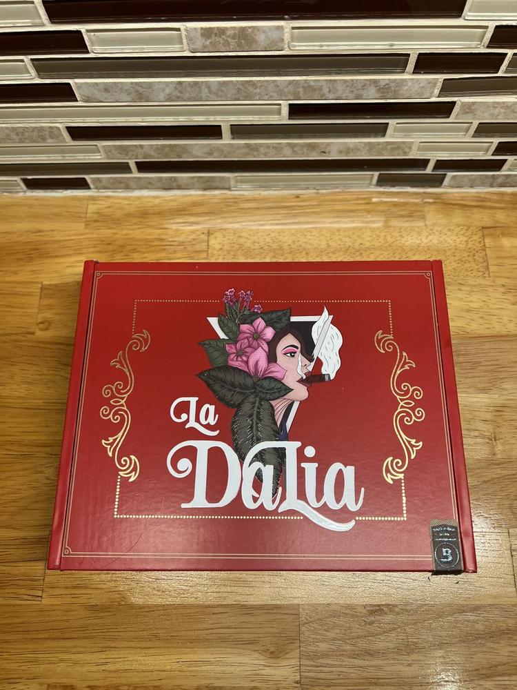 Exile Cigars La Dalia cigar and box